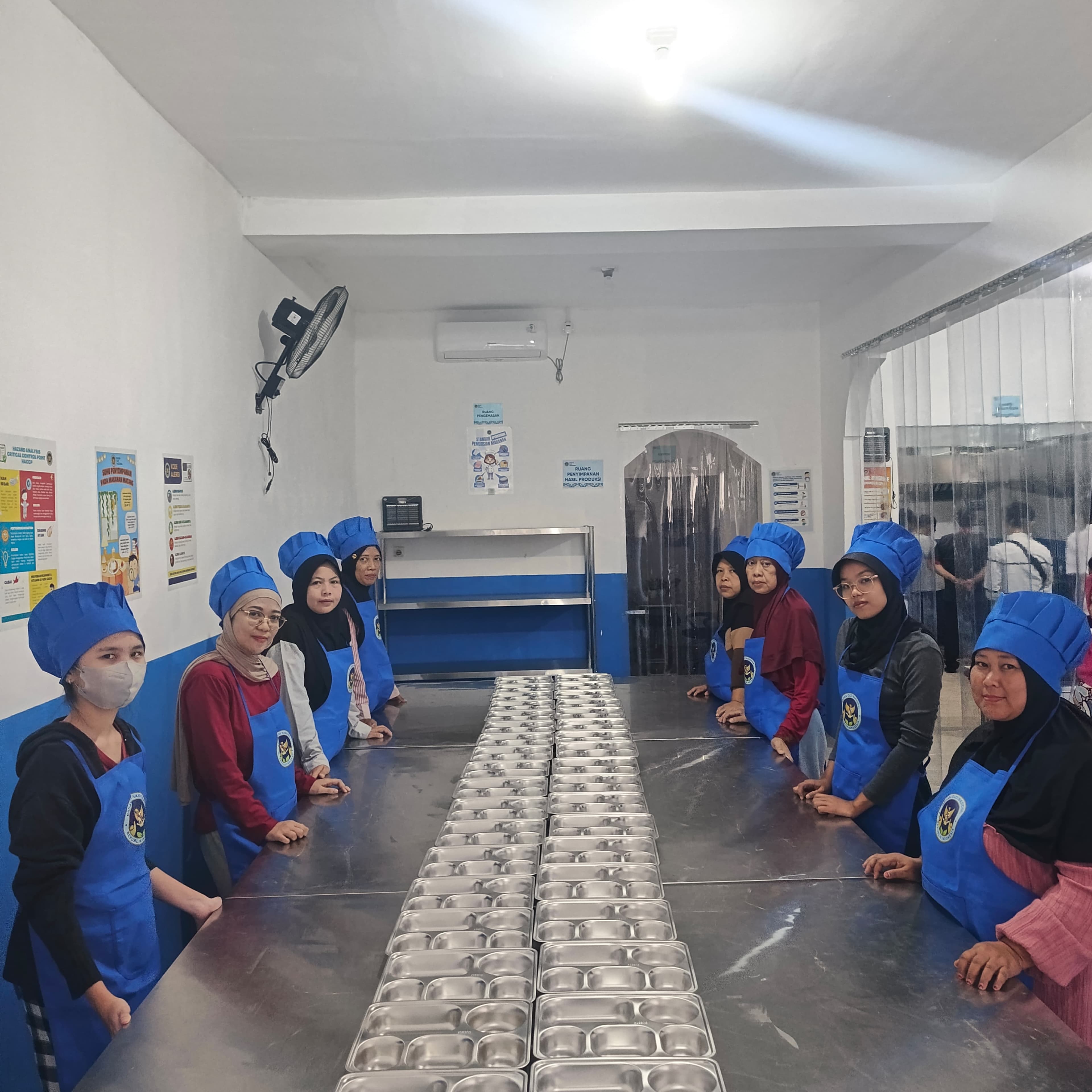 Foto Bersama Anggota Tim SPPG